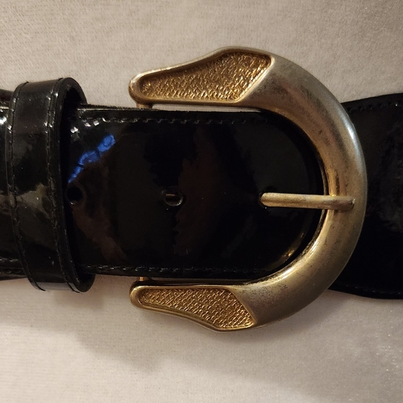 Black and Gold Vintage Belt - Picture 4 of 5